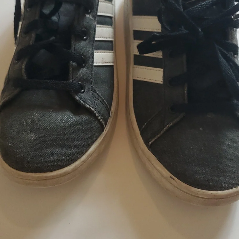 Adidas kids black canvas shoes - Picture 5 of 8